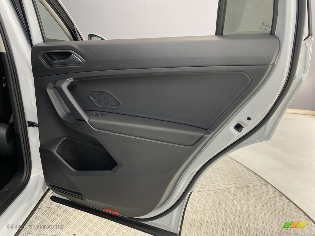 2019 Volkswagen Tiguan SE Door Panel Photos
