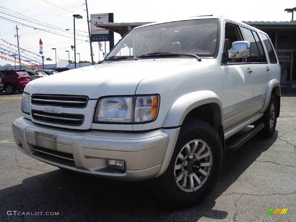 Alpine White Isuzu Trooper