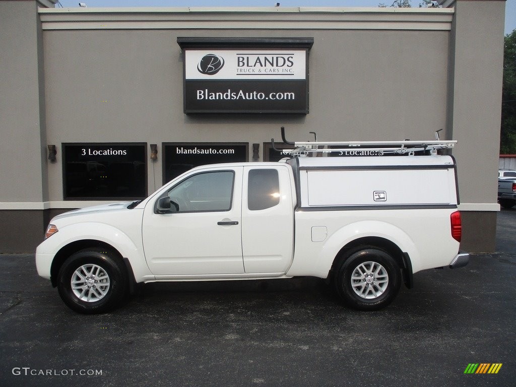 2020 Frontier SV King Cab 4x4 - Glacier White / Beige photo #1
