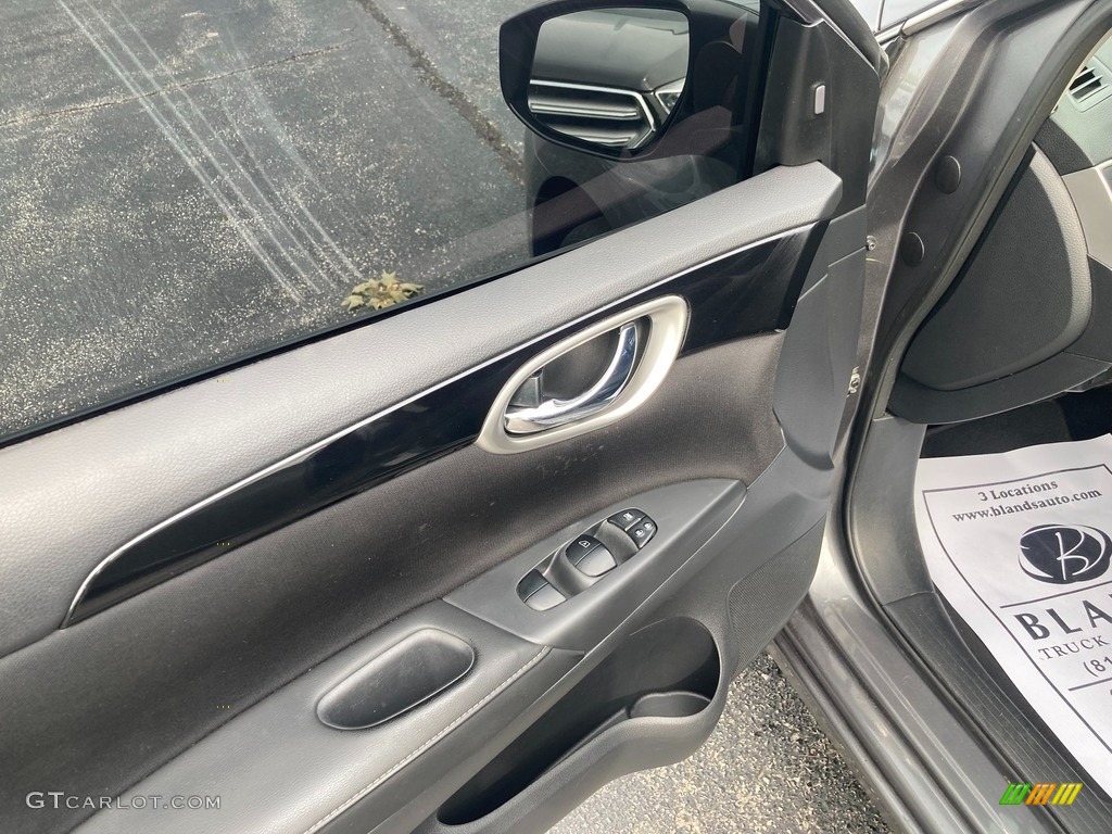 2019 Nissan Sentra S Door Panel Photos