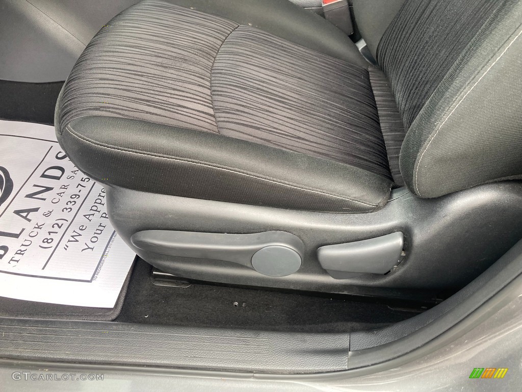 2019 Nissan Sentra S Front Seat Photos