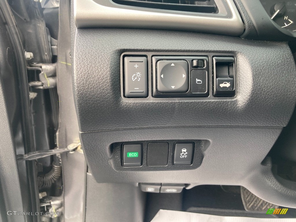 2019 Nissan Sentra S Controls Photo #146270936