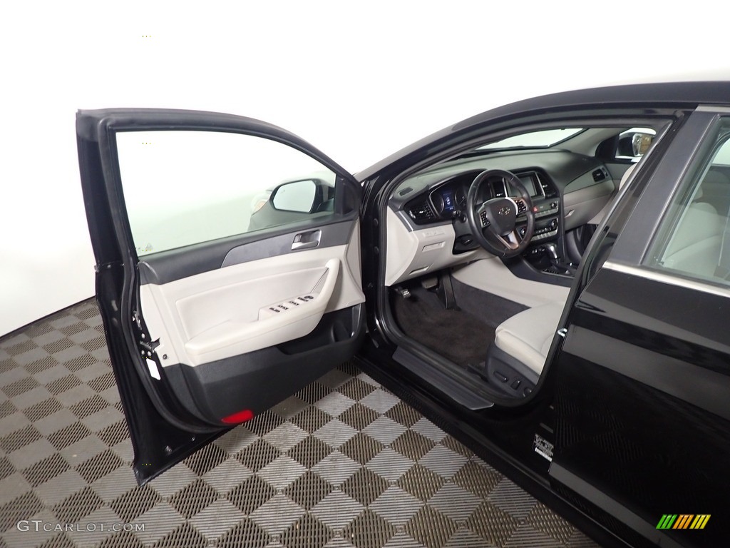 2019 Sonata SEL - Phantom Black / Gray photo #16