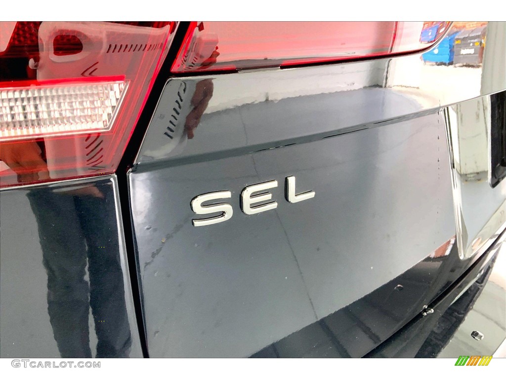 2022 Volkswagen Tiguan SEL R-Line 4Motion Marks and Logos Photos