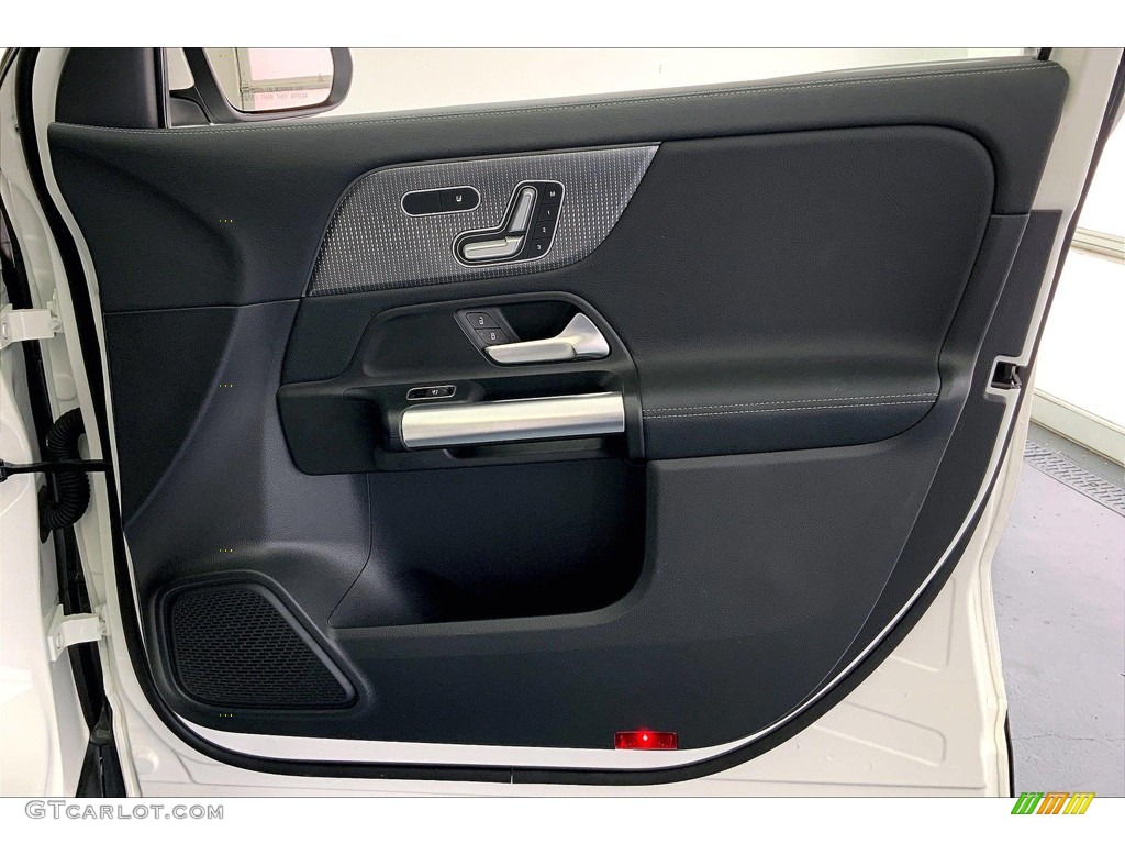 2021 GLA 250 - Polar White / Black photo #26