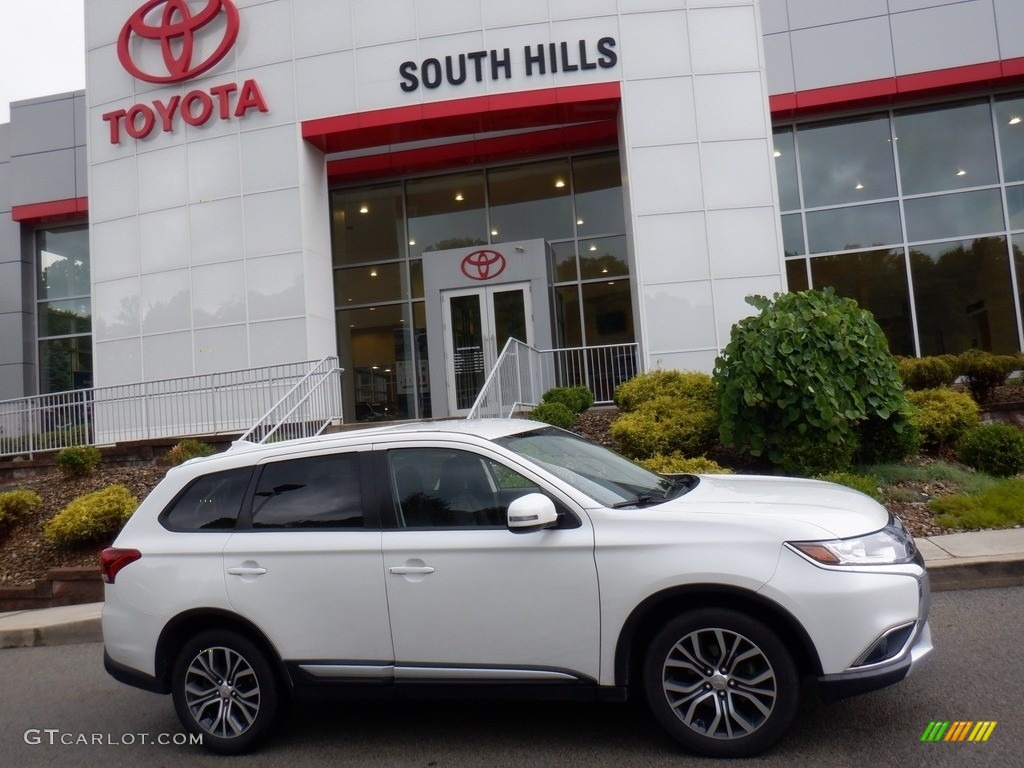 2018 Outlander SE S-AWC - Diamond White Pearl / Black photo #2