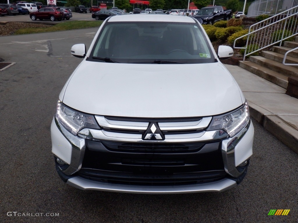 2018 Outlander SE S-AWC - Diamond White Pearl / Black photo #9