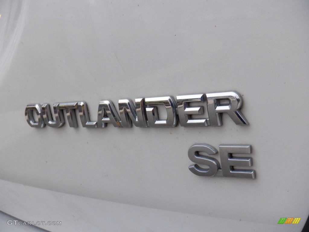 2018 Outlander SE S-AWC - Diamond White Pearl / Black photo #16