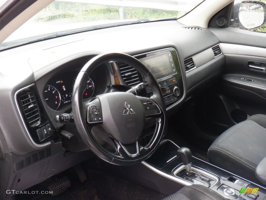 2018 Outlander SE S-AWC - Diamond White Pearl / Black photo #17