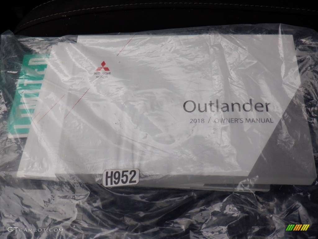 2018 Outlander SE S-AWC - Diamond White Pearl / Black photo #26