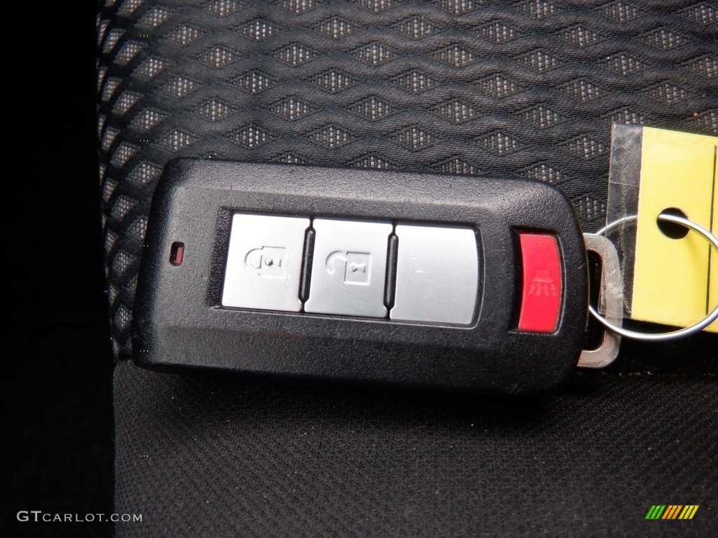 2018 Outlander SE S-AWC - Diamond White Pearl / Black photo #27