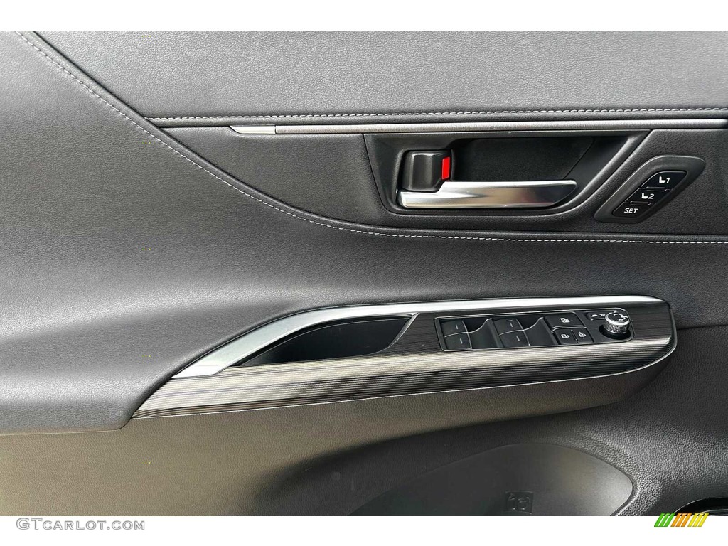 2022 Toyota Venza Hybrid XLE AWD Door Panel Photos