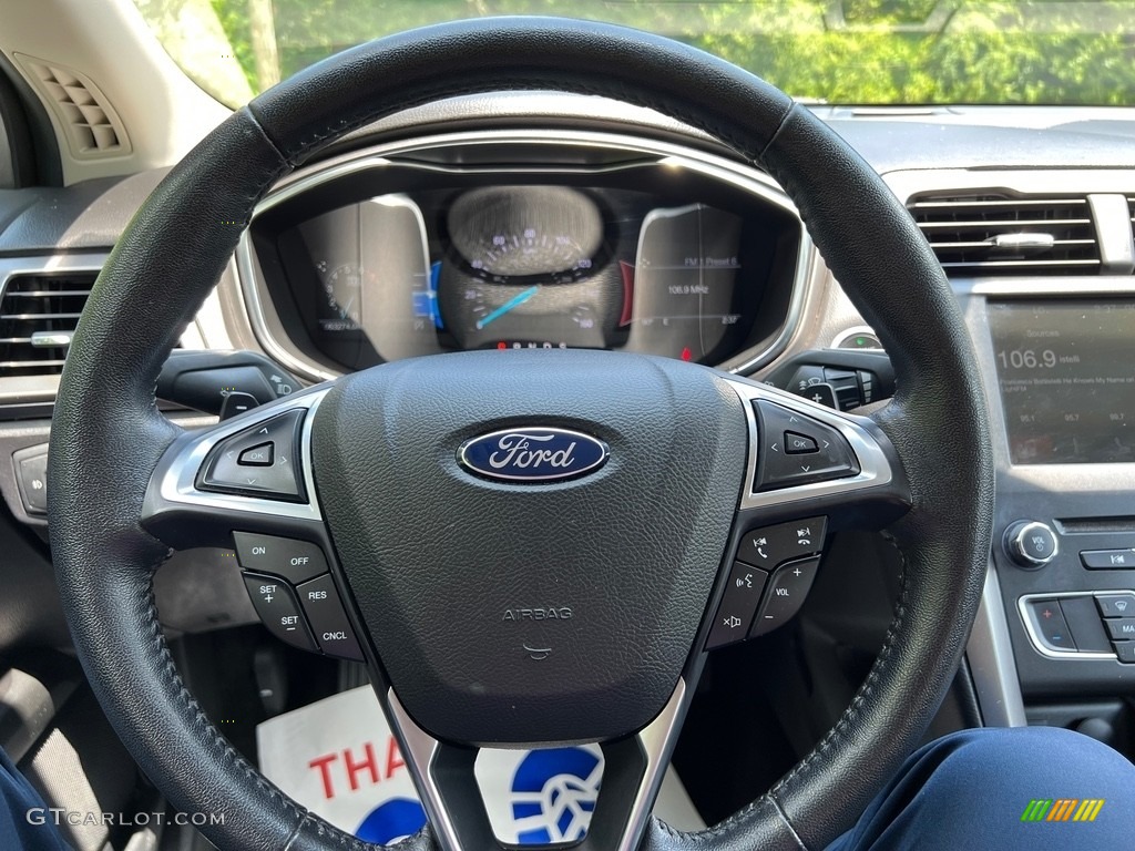 2017 Ford Fusion SE Steering Wheel Photos