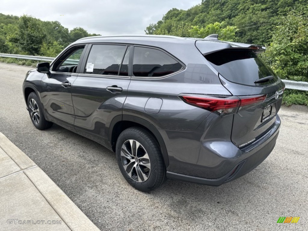 2023 Highlander XLE - Magnetic Gray Metallic / Black photo #2