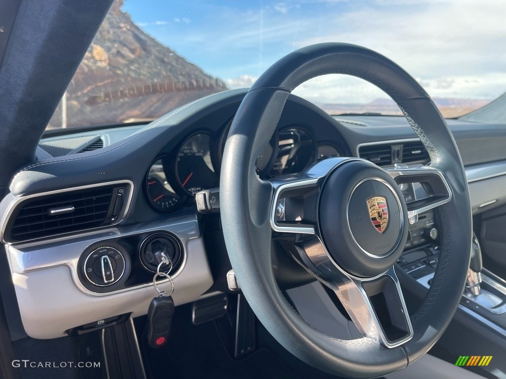 2018 Porsche 911 Carrera Coupe Steering Wheel Photos