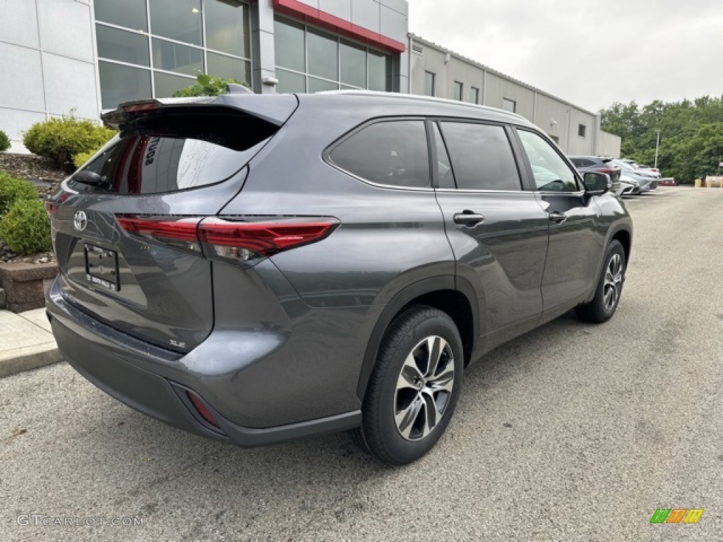 2023 Highlander XLE - Magnetic Gray Metallic / Black photo #9
