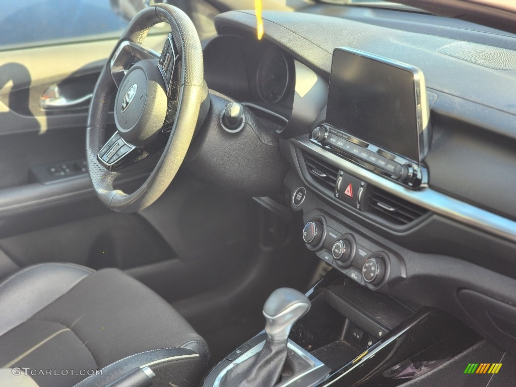 2020 Forte GT-Line - Clear White / Black photo #5