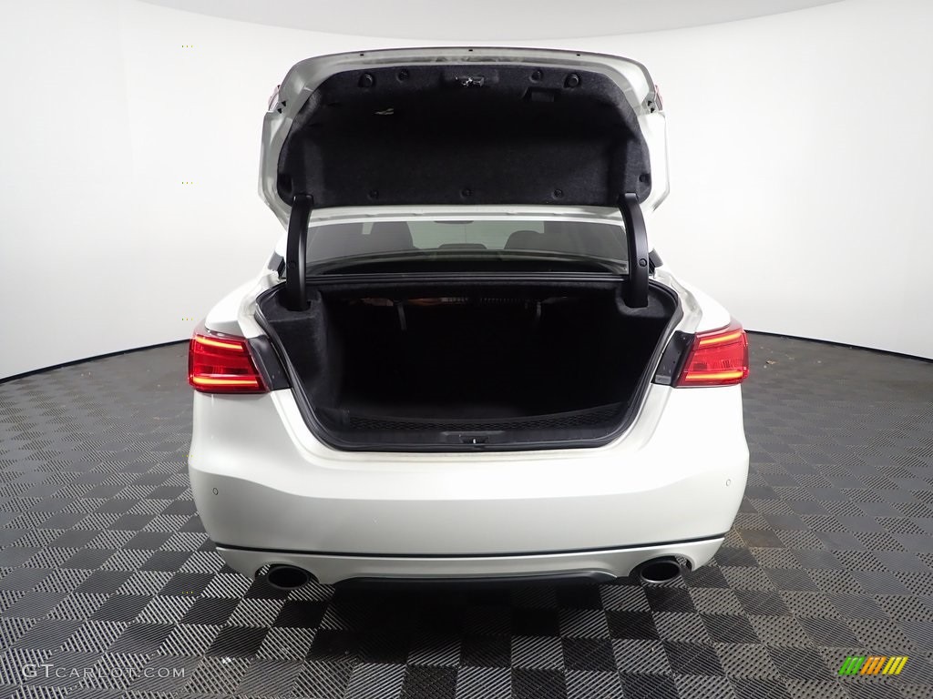 2016 Maxima Platinum - Pearl White / Cashmere photo #11