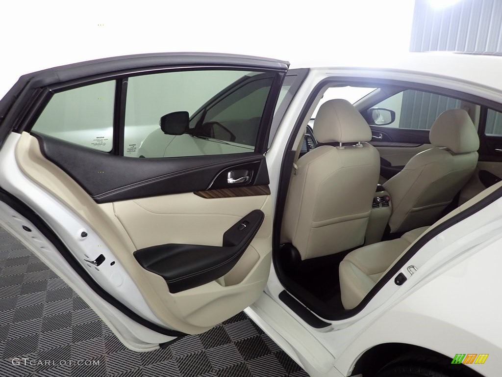 2016 Maxima Platinum - Pearl White / Cashmere photo #25