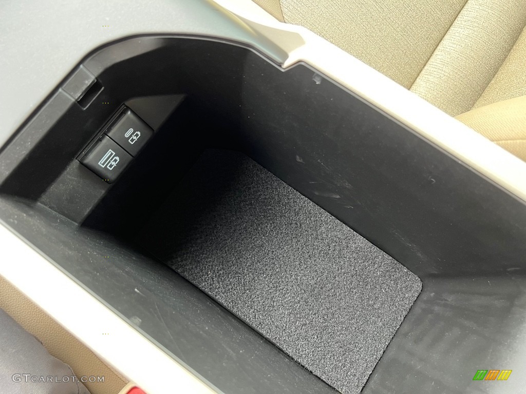 2022 Camry LE - Midnight Black Metallic / Macadamia photo #25