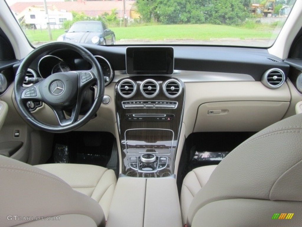 2019 Mercedes-Benz GLC 300 4Matic Dashboard Photos