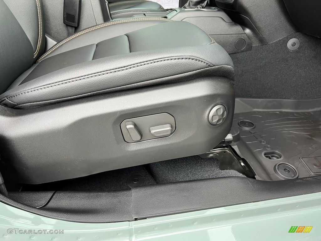 2024 Jeep Wrangler 4-Door Sahara 4x4 Front Seat Photo #146283472