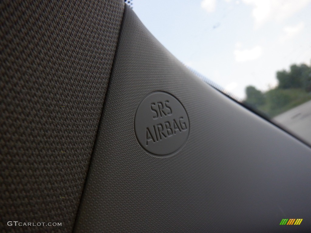 2019 RAV4 XLE AWD Hybrid - Silver Sky Metallic / Black photo #17