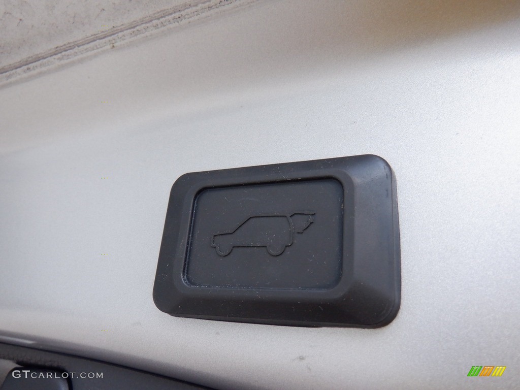 2019 RAV4 XLE AWD Hybrid - Silver Sky Metallic / Black photo #32