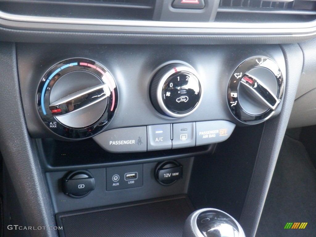 2020 Hyundai Kona SE AWD Controls Photo #146291279