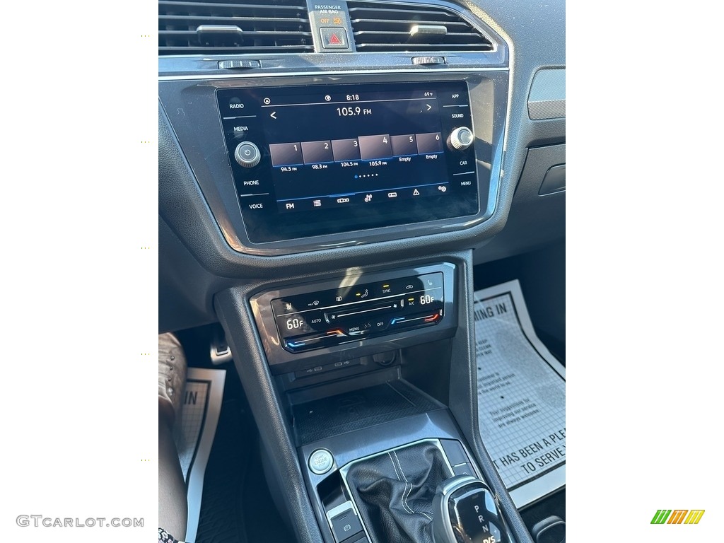 2022 Volkswagen Tiguan SE R-Line Controls Photos