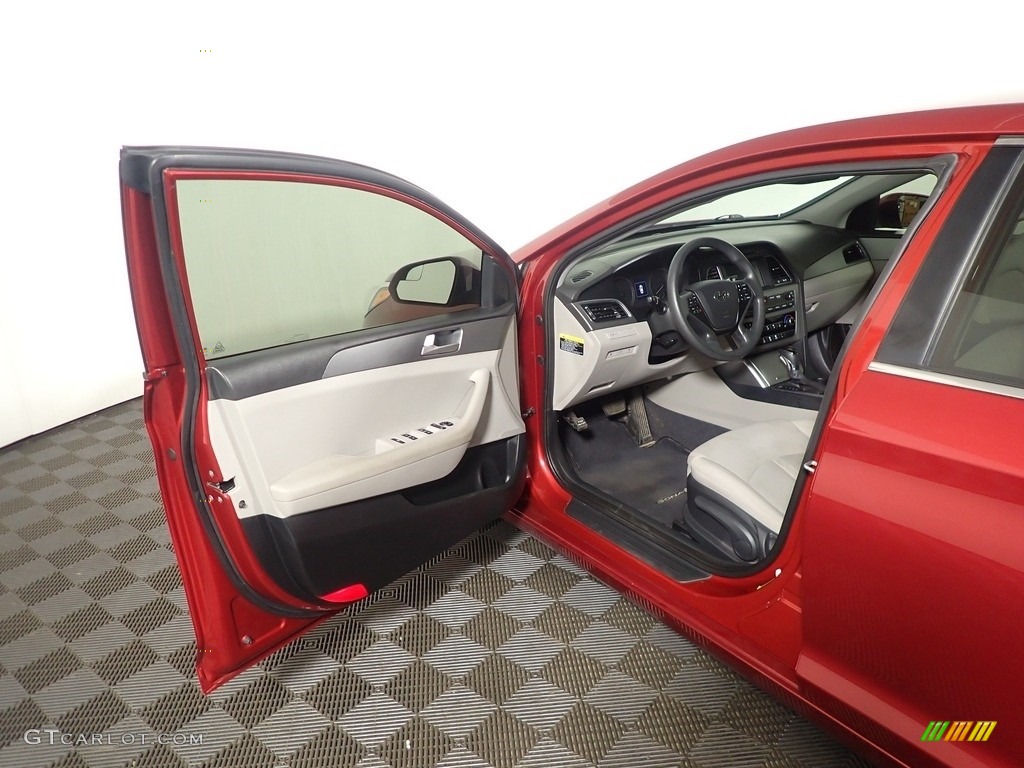 2016 Sonata SE - Venetian Red / Gray photo #16