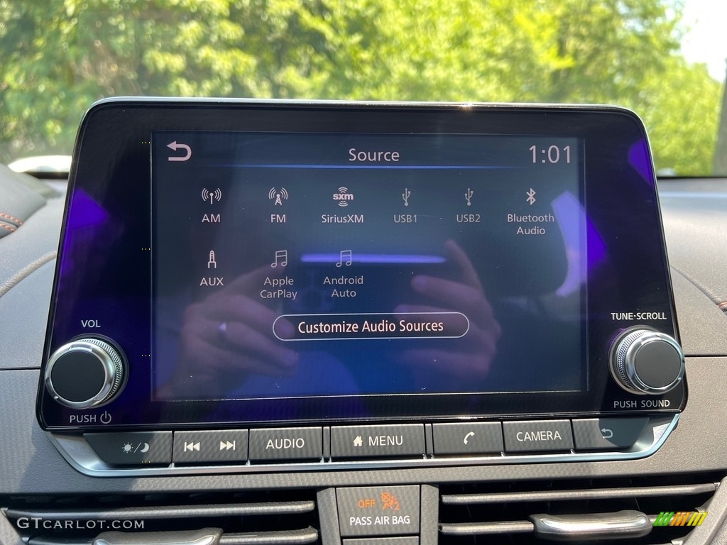 2019 Nissan Altima SR Controls Photo #146295611