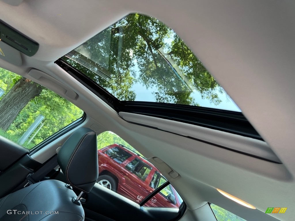 2019 Nissan Altima SR Sunroof Photo #146295758