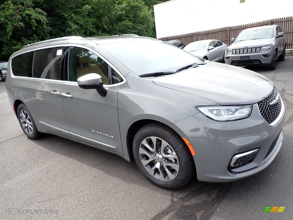 2023 Pacifica Pinnacle Plug-In Hybrid - Ceramic Gray / Caramel/Black photo #8