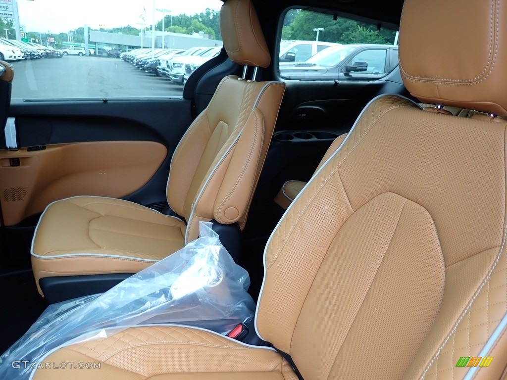 2023 Chrysler Pacifica Pinnacle Plug-In Hybrid Interior Color Photos