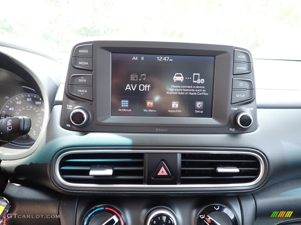 2020 Hyundai Kona SE AWD Controls Photos