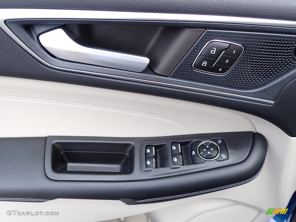 2023 Ford Edge Titanium AWD Door Panel Photos