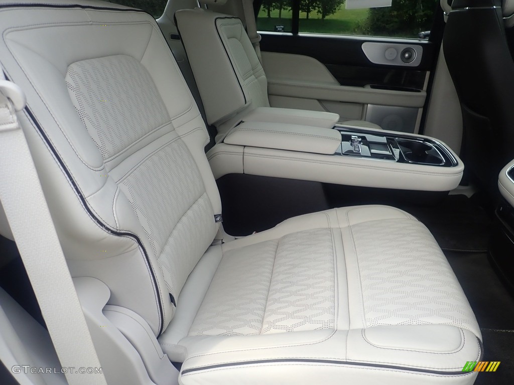 2018 Lincoln Navigator Black Label 4x4 Front Seat Photo #146302977
