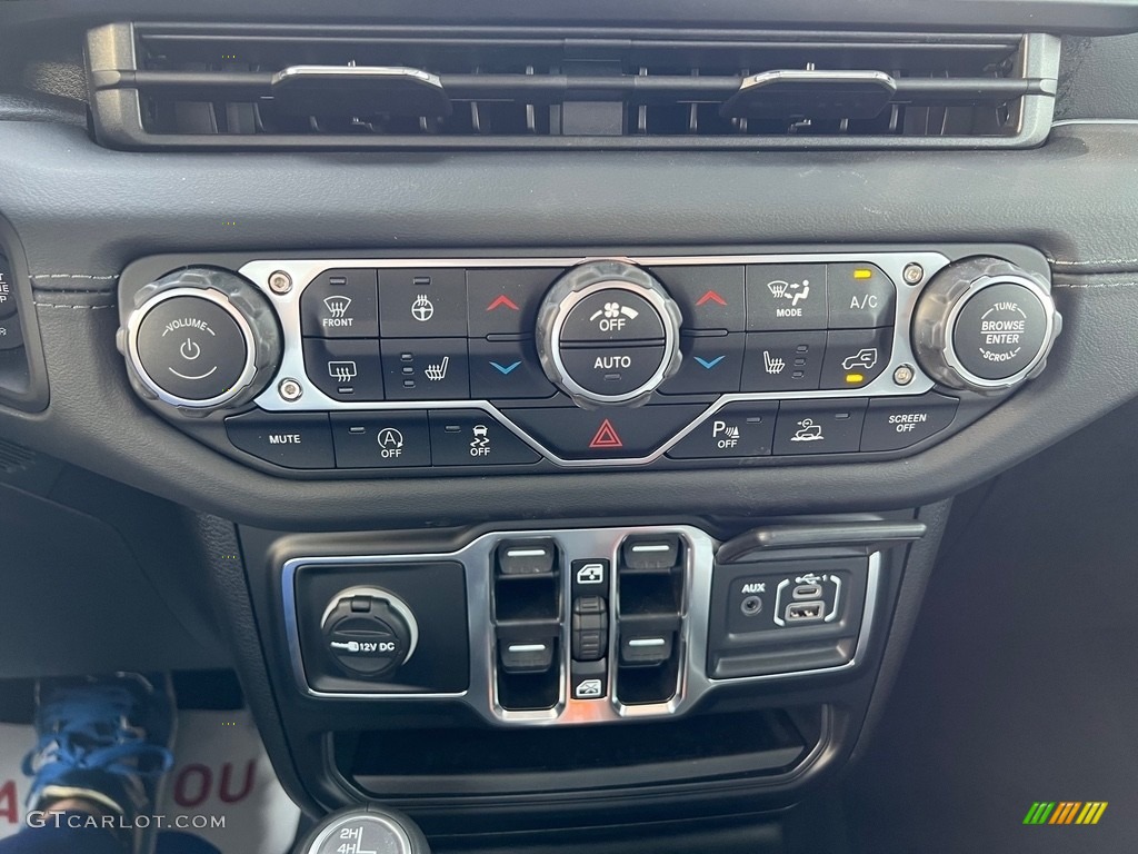 2024 Jeep Wrangler 4-Door Sahara 4x4 Controls Photo #146304081
