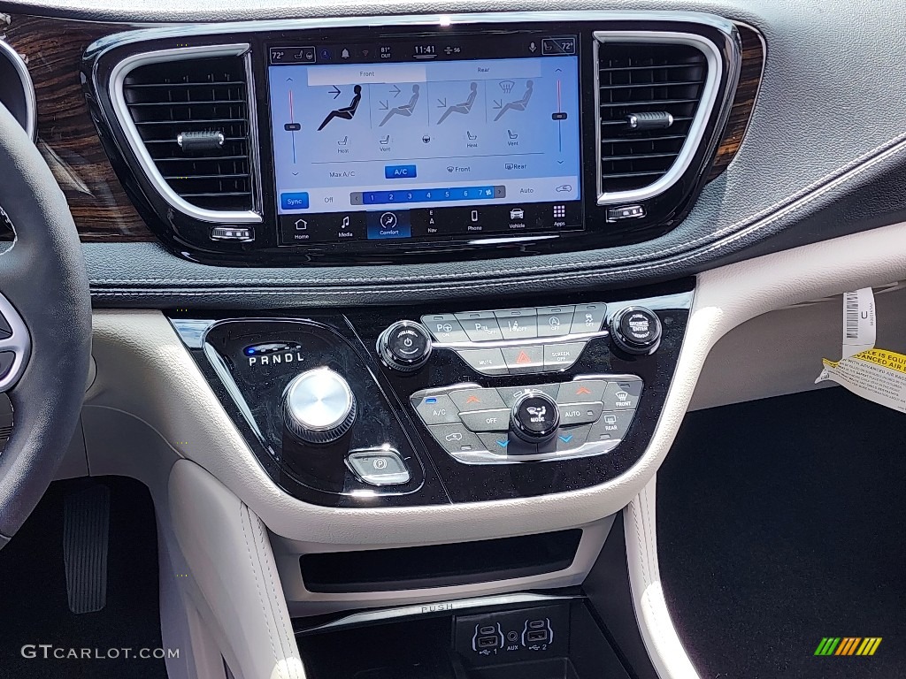 2022 Chrysler Pacifica Limited Controls Photos