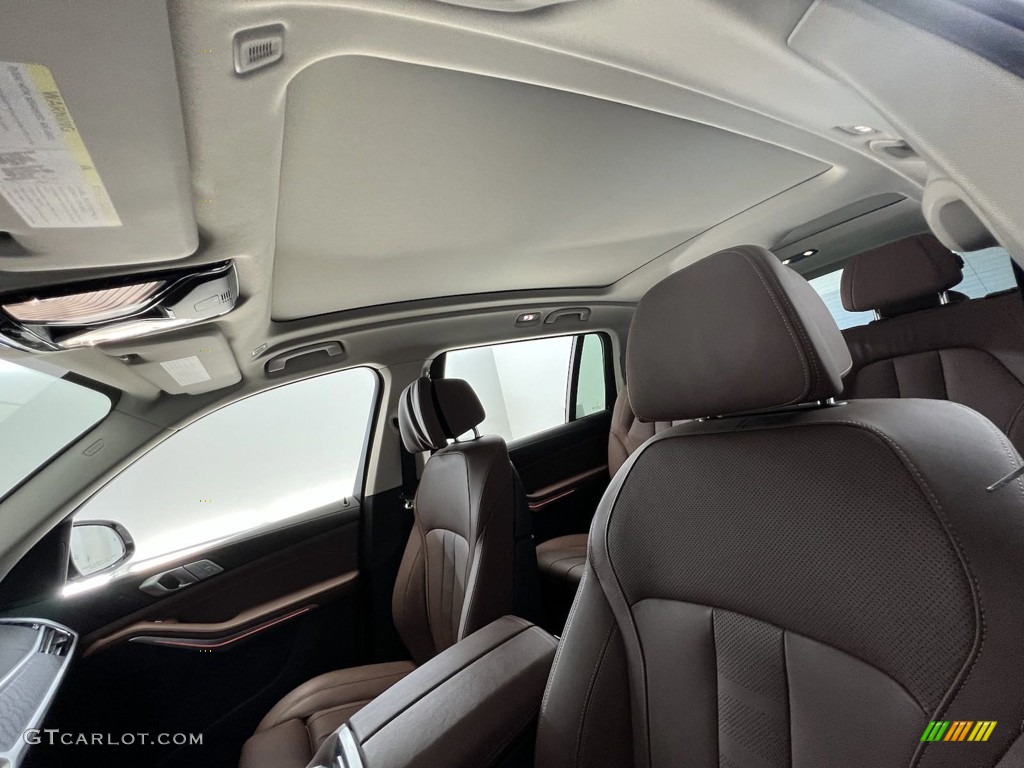 2022 X7 xDrive40i - Mineral White Metallic / Coffee photo #25
