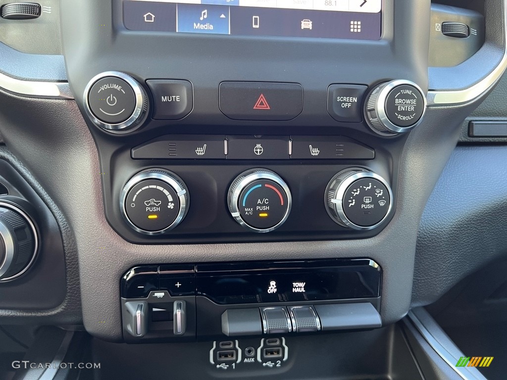 2023 Ram 1500 Big Horn Crew Cab 4x4 Controls Photo #146308598