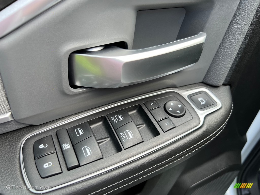 2023 Ram 4500 SLT Crew Cab 4x4 Chassis Door Panel Photos