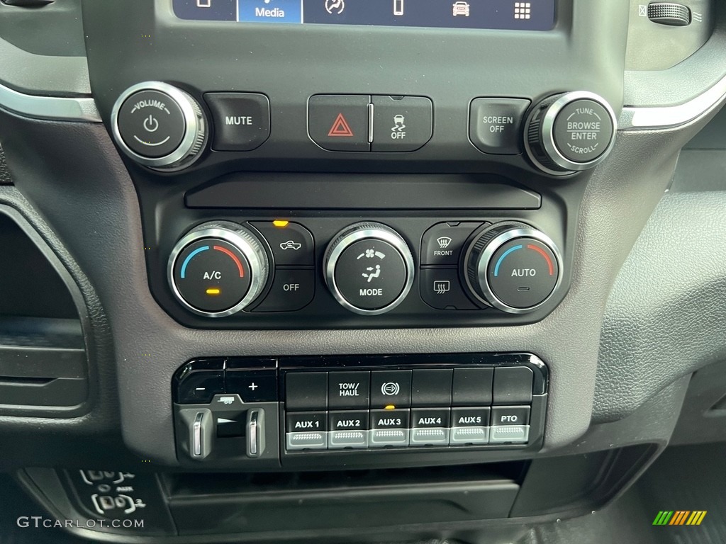 2023 Ram 4500 SLT Crew Cab 4x4 Chassis Controls Photo #146310377