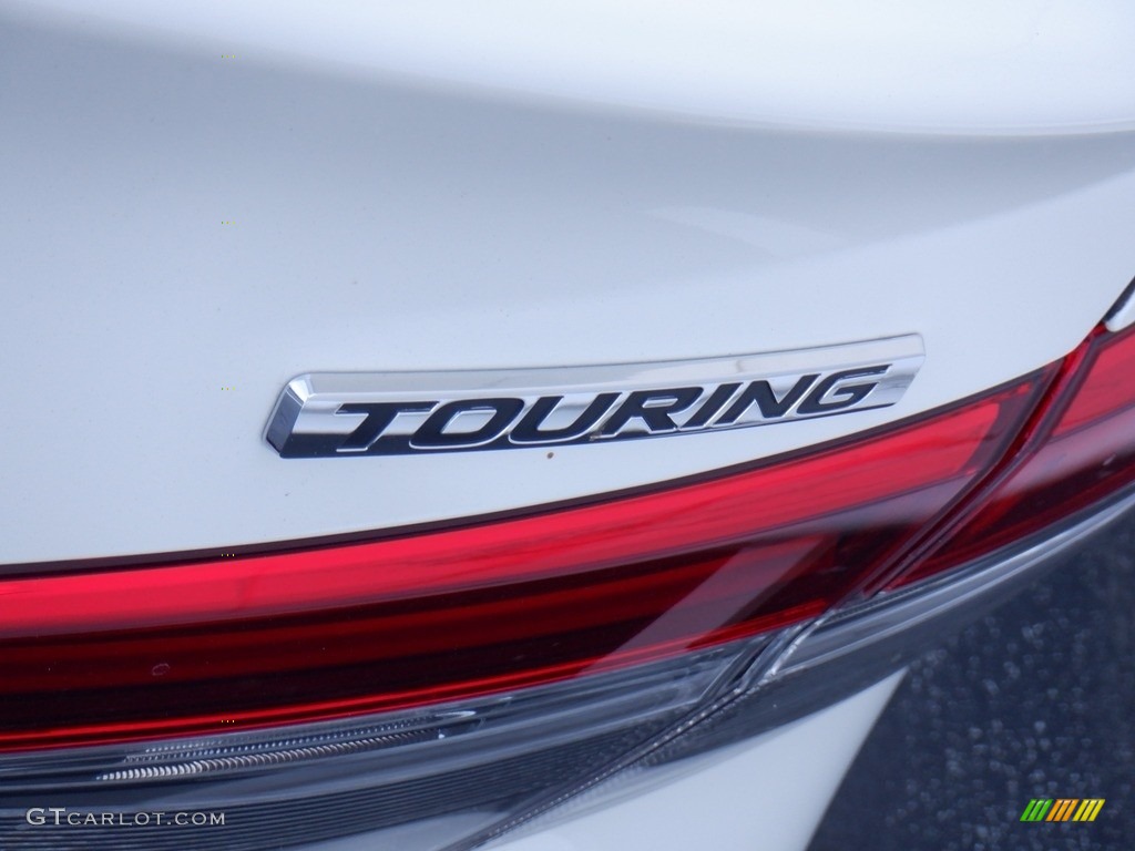 2022 Honda Civic Touring Sedan Marks and Logos Photos