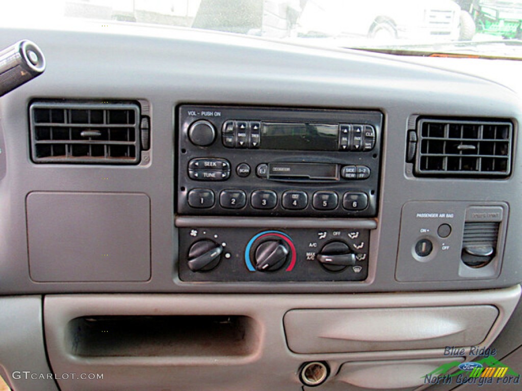 2000 Ford F250 Super Duty XLT Extended Cab Controls Photo #146311796