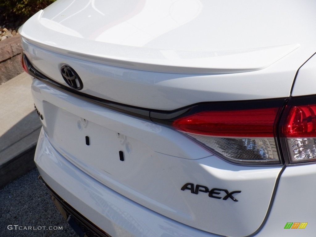 2022 Toyota Corolla SE Apex Edition Marks and Logos Photos
