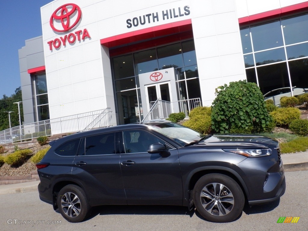 2020 Highlander XLE AWD - Magnetic Gray Metallic / Black photo #2