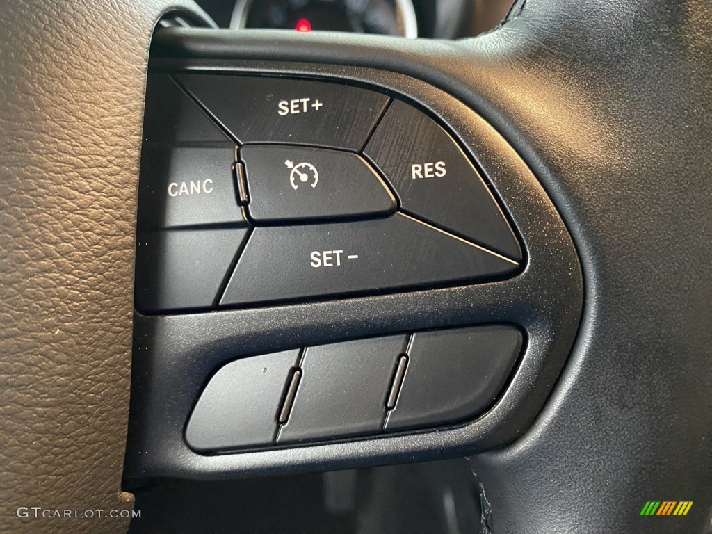 2020 Dodge Challenger SXT Steering Wheel Photos