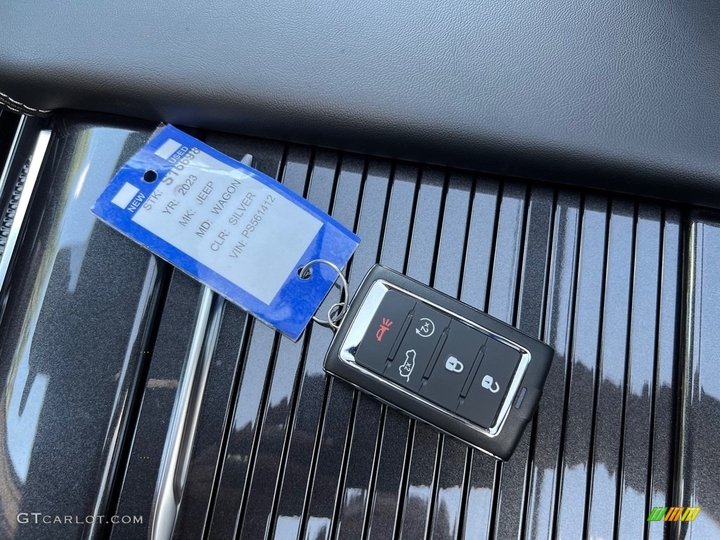 2023 Jeep Wagoneer Base 4x4 Keys Photos